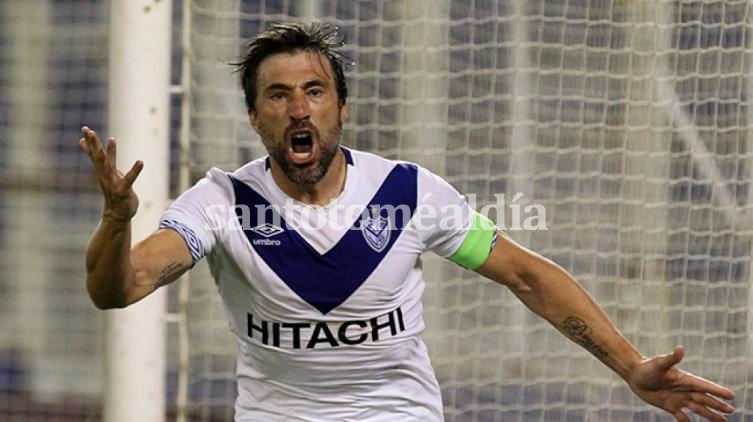 Vélez ganó sobre la hora con un polémico penal