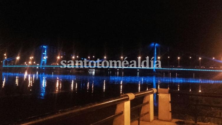 Primera prueba de la nueva iluminación del Puente Colgante