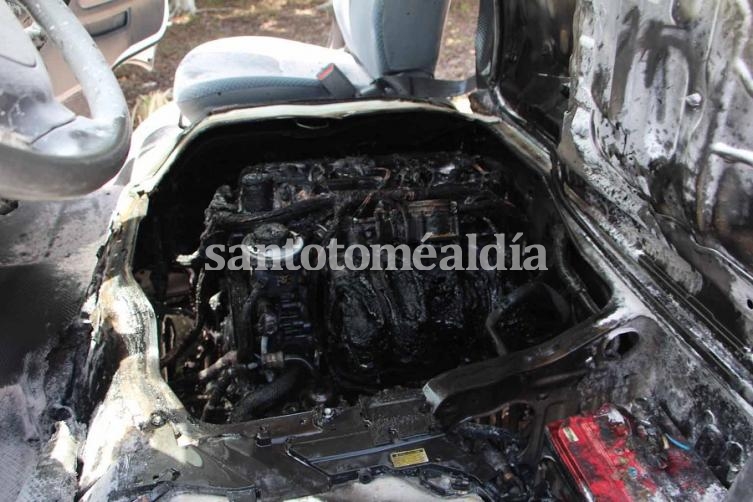 Quemaron un auto en Balcarce al 1200
