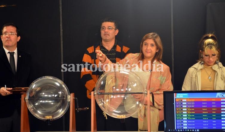 Se realizó el sorteo para premiar a los contribuyentes al día