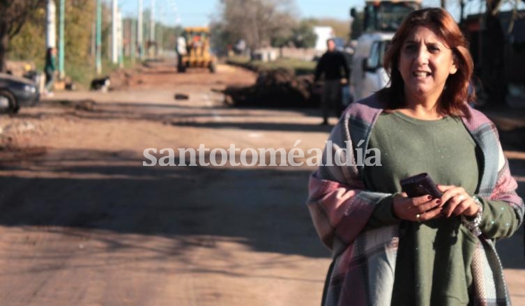 Qüesta recorrió los trabajos de pavimentación en calle 12 de Septiembre