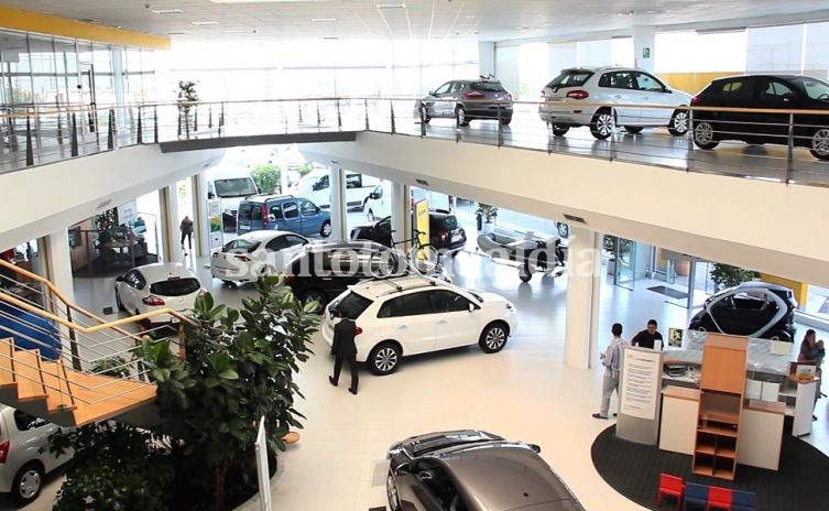 Por la suba del dólar, se acelera venta de autos