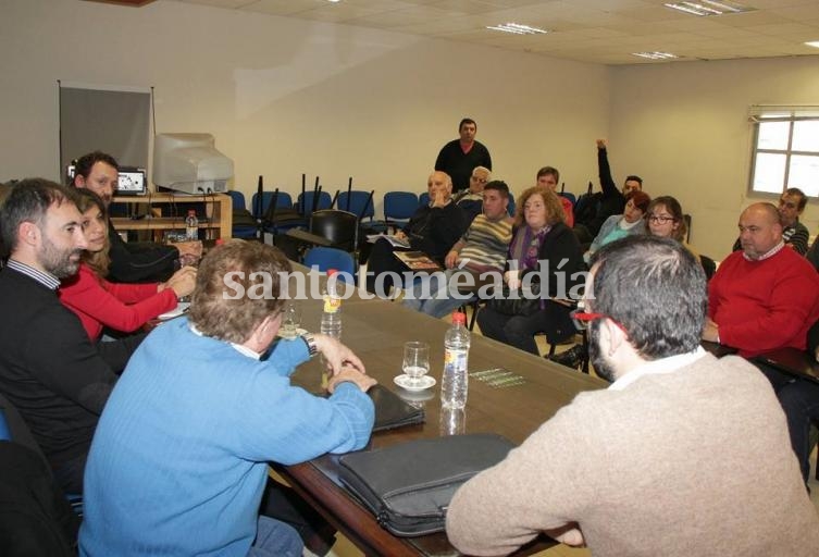 Participaron funcionarios provinciales y miembros de las cámaras comerciales.