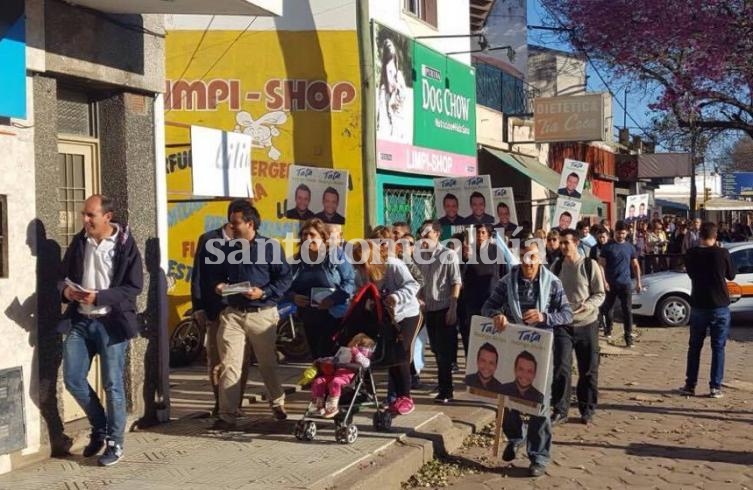 Alvizo realizó una caravana por la ciudad
