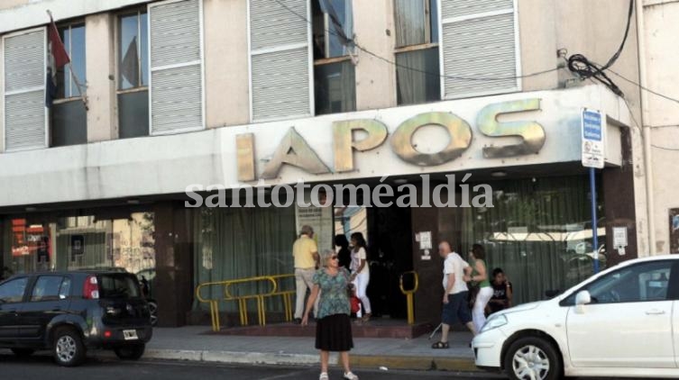 Iapos dio de baja a 30 médicos por el cobro de plus