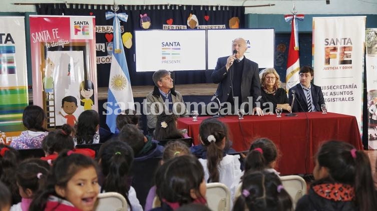 Lifschitz presentó el programa 