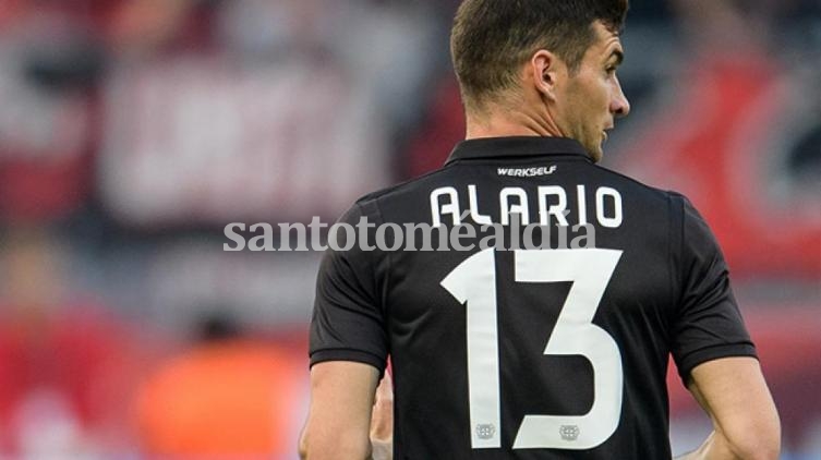 Alario debutó en Alemania con un gol y una asistencia