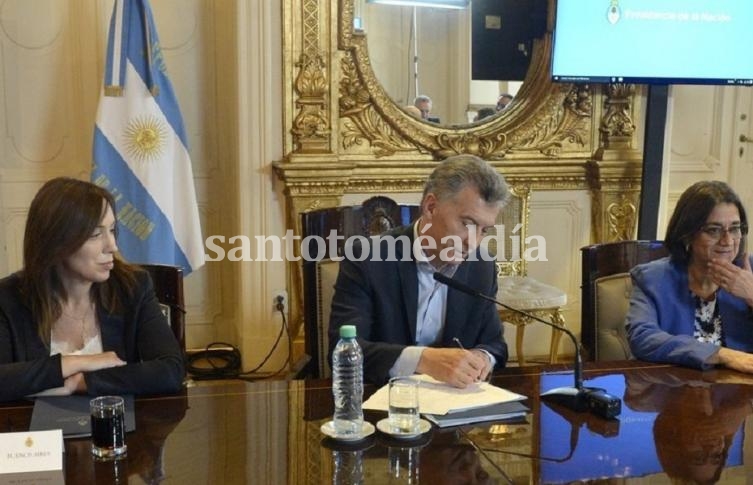 Con modificaciones, Macri y los gobernadores firmaron el pacto fiscal