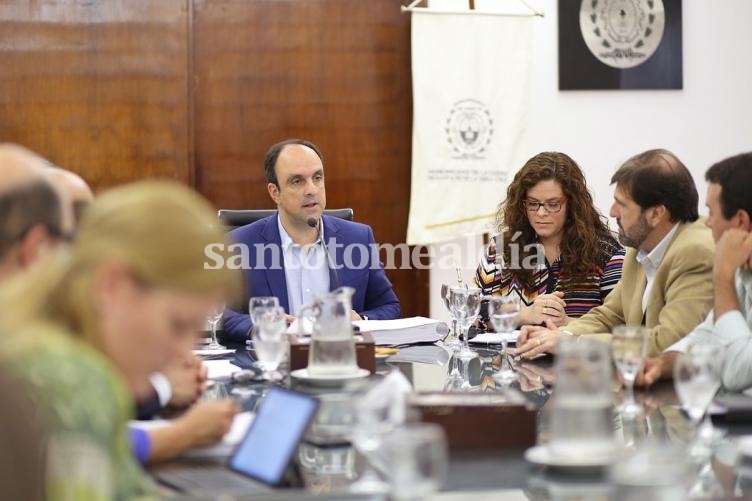 Corral presentó el presupuesto santafesino para 2018