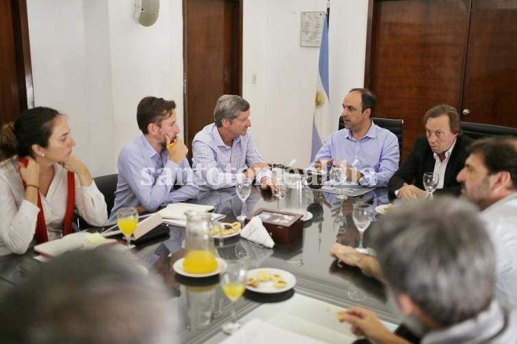 Reunión clave para avanzar en el aeropuerto metropolitano
