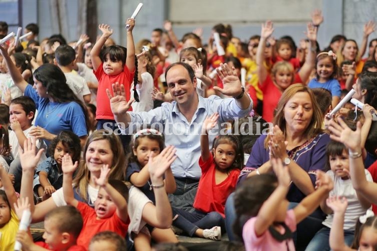 555 niños egresaron de los jardines municipales de Santa Fe