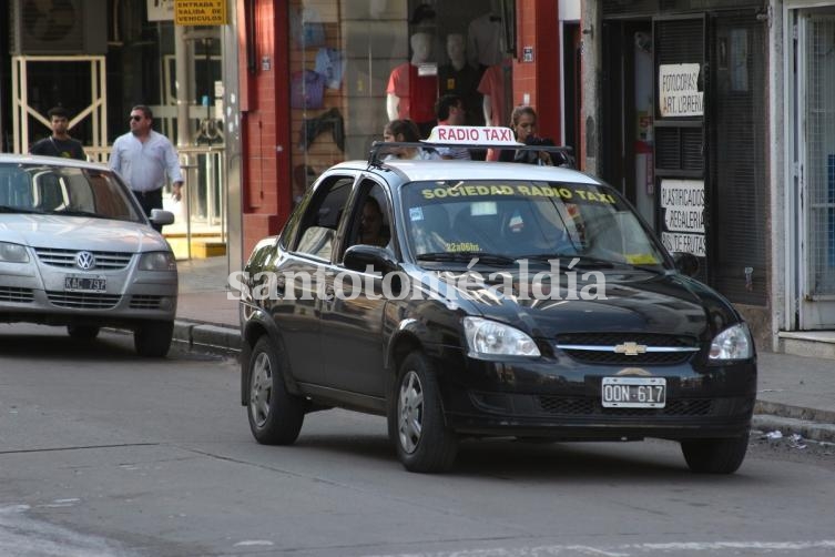 Violento asalto a una taxista en Santa Fe