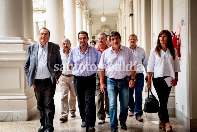 Municipales se declararon en estado de alerta contra el ajuste