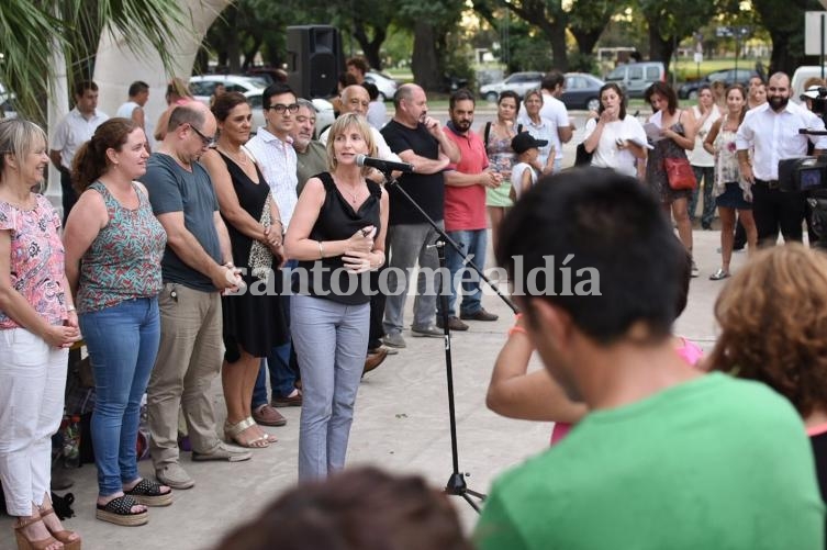 Andrea Valsagna presentó la agenda de actividades. (Foto: Municipalidad de Santa Fe)
