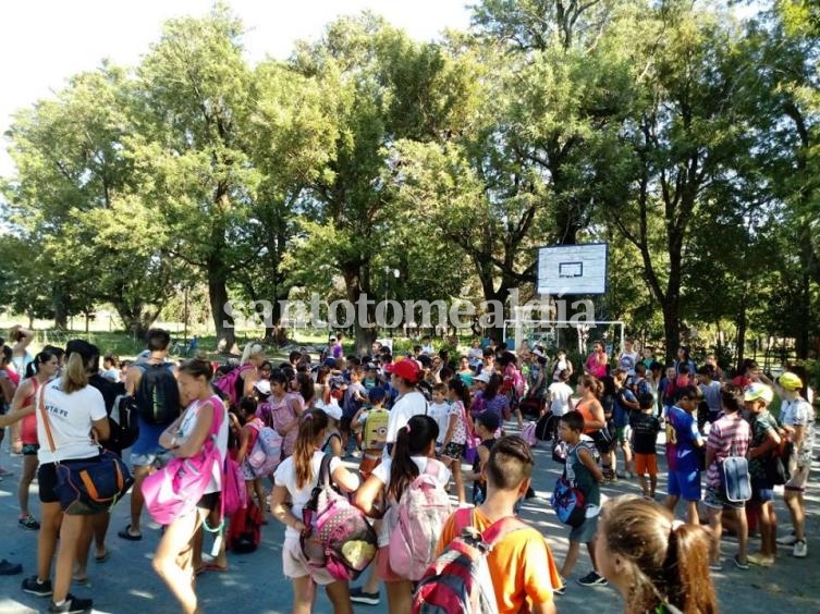 Más de 450 chicos de entre 6 y 13 años participan de las colonias de vacaciones.