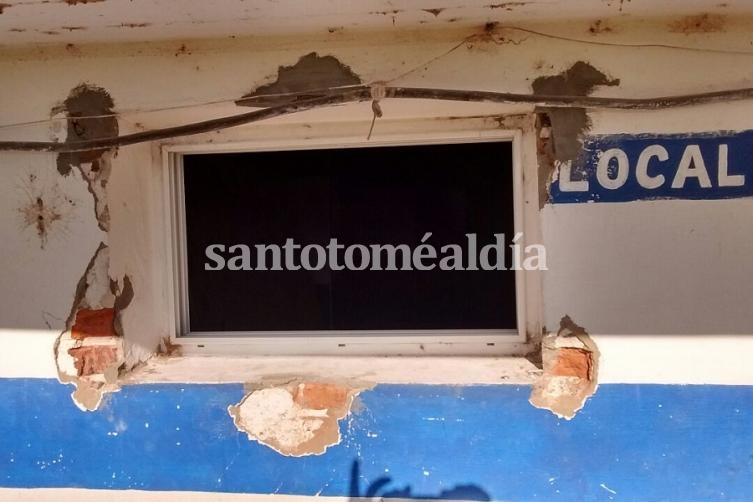 Destrozos y el vestuario revuelto, el panorama que encontraron dirigentes de Atenas al llegar este lunes al club.