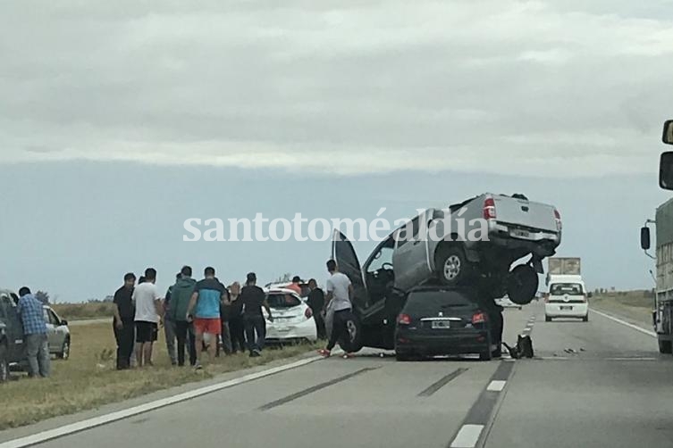 Impactante choque en la autopista Rosario-Córdoba