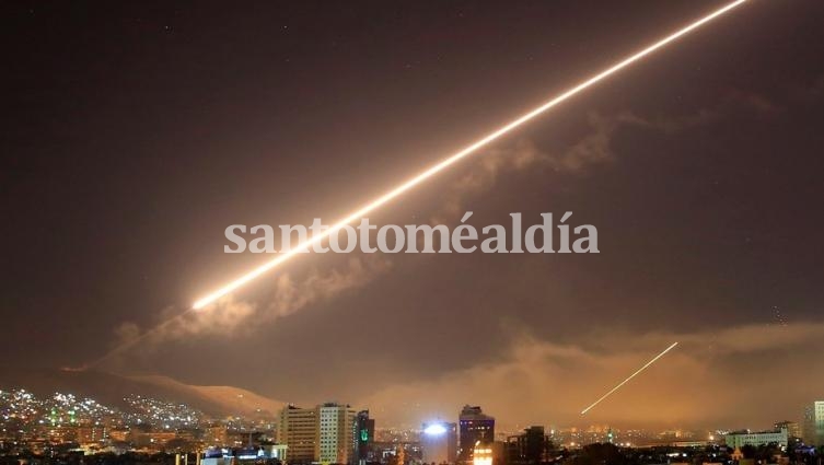 Junto a Francia y Gran Bretaña, Estados Unidos bombardeó a Siria con misiles de última generación 