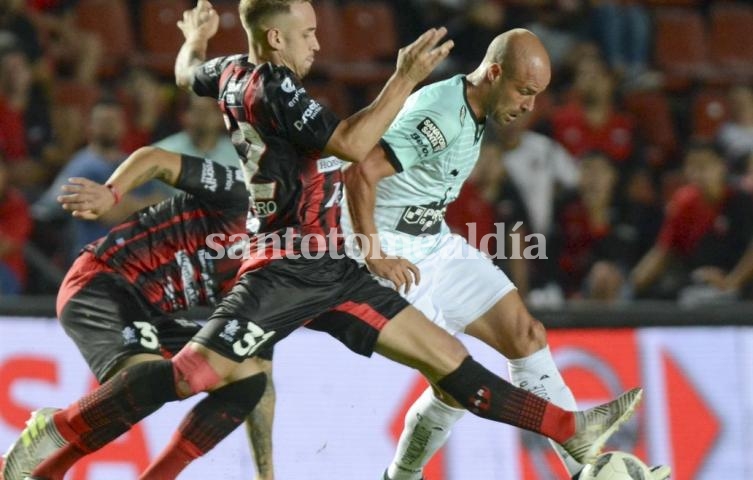 Colón goleó 4-0 a Patronato.