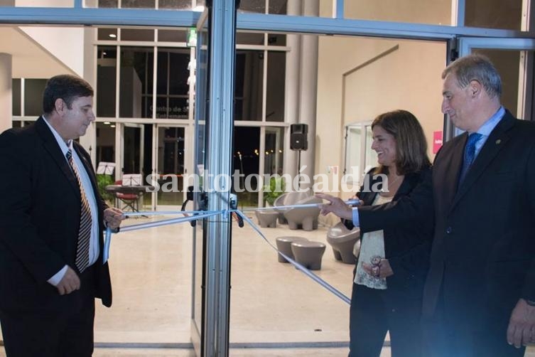 Inauguración del nuevo edificio de la Facultad de Ciencias Médicas.