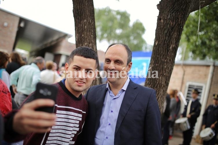 Corral: “En las escuelas está el futuro de nuestros jóvenes