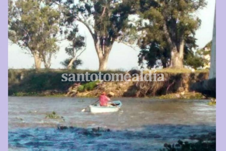 Salió a pescar y pasó tres días a la deriva en una canoa