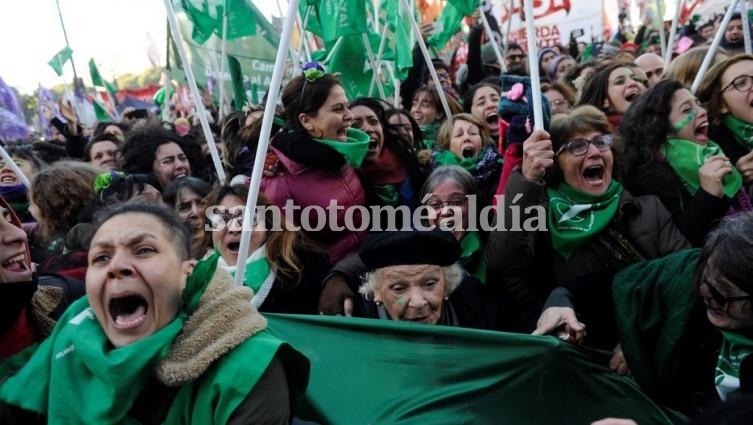 Aborto legal: El Senado le daría luz verde en un mes