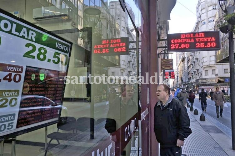 El dólar superó los $28 y batió otro récord
