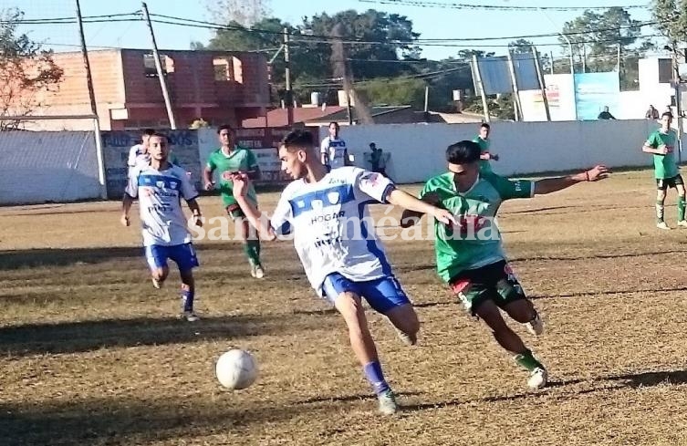 Atenas-Don Salvador, por la fecha 1 de la zona Campeonato.