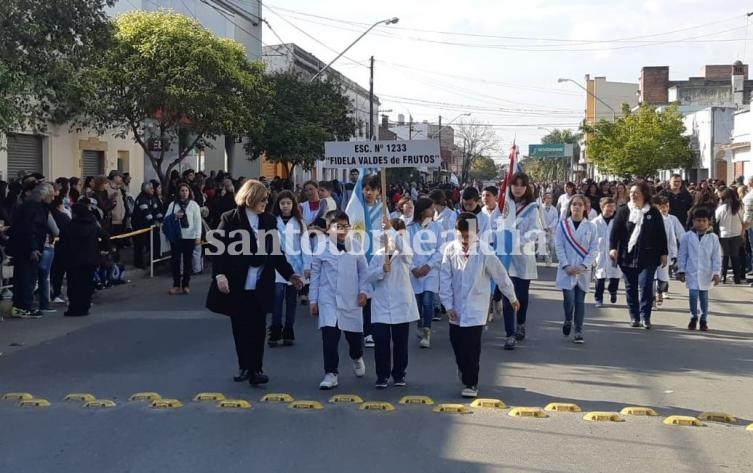 La ciudad conmemoró el Día de la Bandera con su tradicional desfile