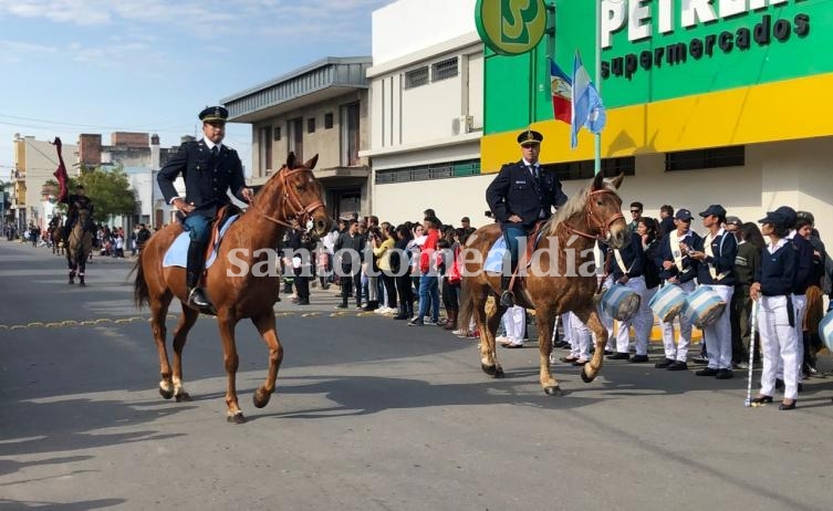 La Policía participó del desfile por el Día de la Bandera
