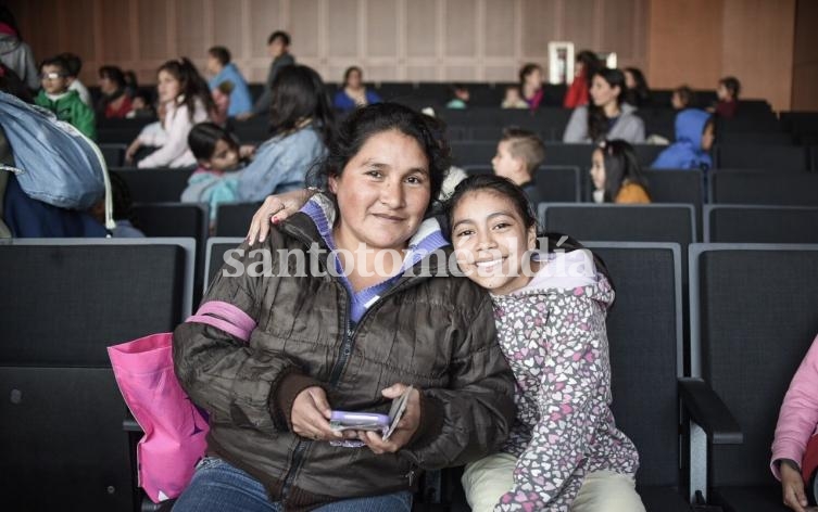 Las películas se proyectan en el auditorio del parque.