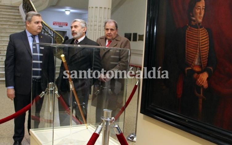 Este martes se inauguró una muestra de objetos personales del Brigadier en el hall de la Casa de Gobierno.