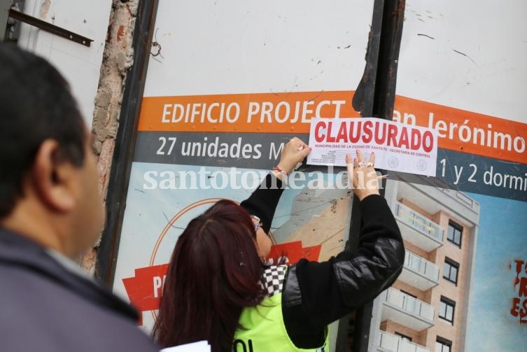 Santa Fe: Clausuran una obra por obstruir un desagüe