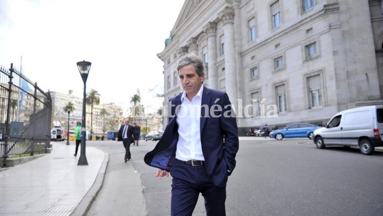 En medio de la negociación con el FMI, renunció el presidente del Banco Central