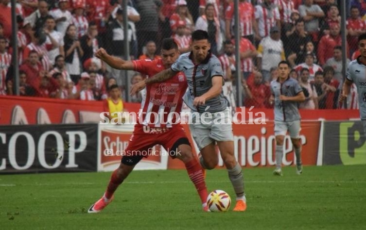 Colón igualó sin goles en tucumán. (Foto: Prensa San Martín T)