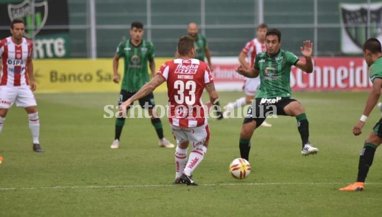 Unión perdió en una cancha que siempre le es esquiva. (Foto: Diario de Cuyo)