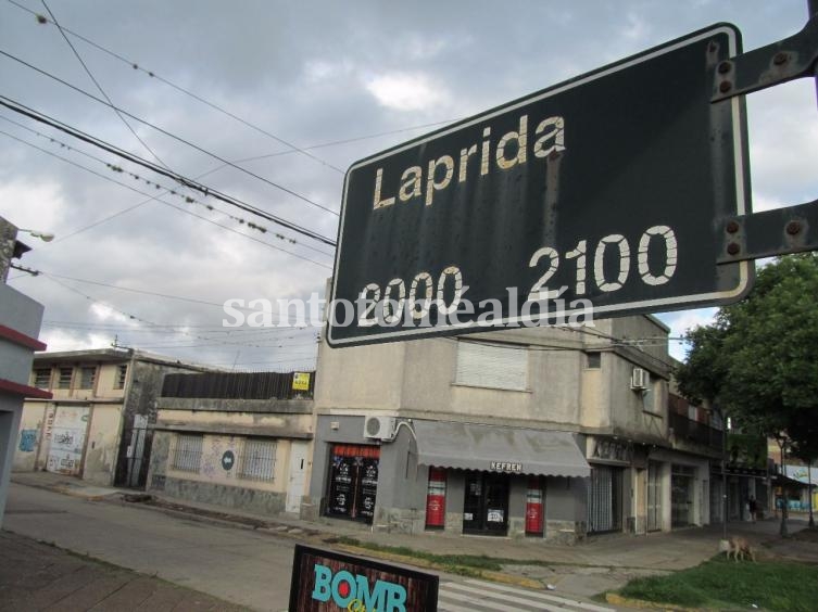 Pasaje Laprida al 2000, en pleno centro de Santo Tomé, fue escenario de un violento robo. (santotomealdia)