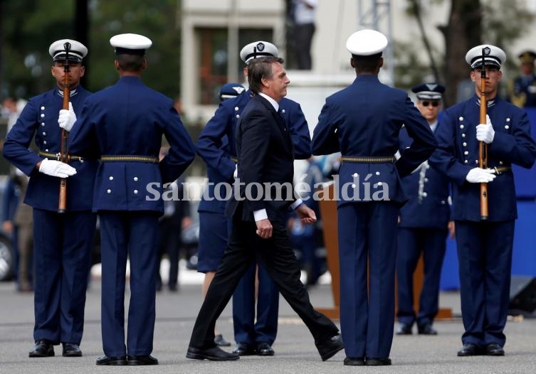 Bolsonaro flexibiliza la posesión de armas en Brasil