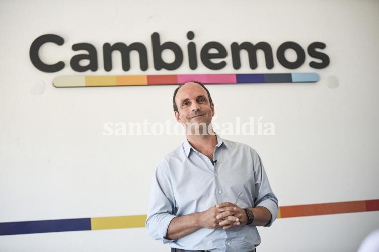 Corral realizó el anuncio en la casa Cambiemos de Rosario. (Twitter José Corral)