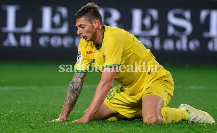 Emiliano Sala continúa desaparecido luego de que se estrellara el avión que lo trasladaba desde Nantes a Cardiff.