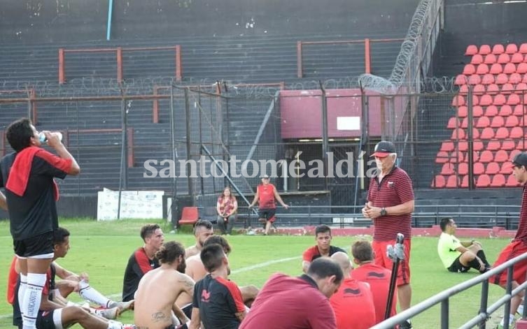 Colón visita una cancha que le resulta esquiva