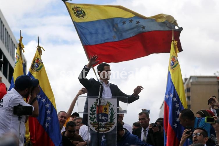 Trump avala a Guaidó y Maduro rompe con EE.UU.