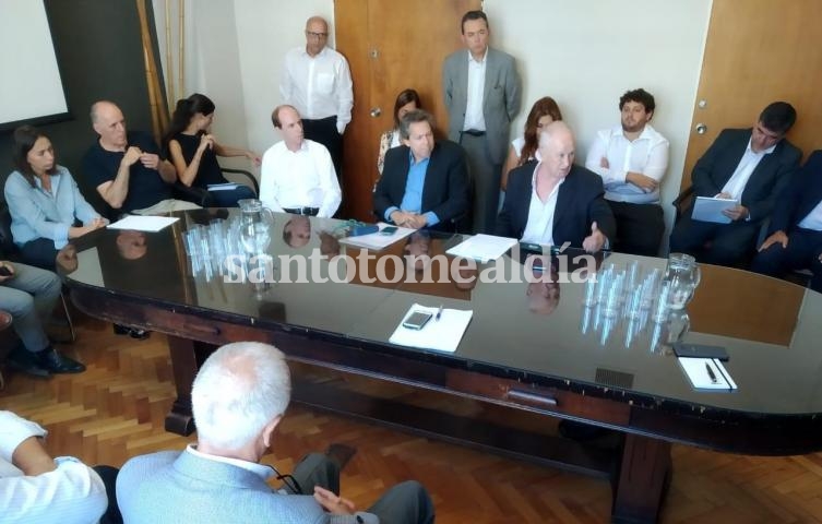 Autoahorro: Defensores del Pueblo se reunieron con automotrices