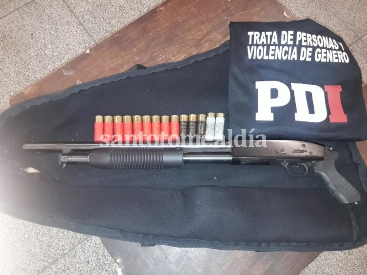 La  Agencia de Trata detuvo a un hombre por abusos y tenencia de arma