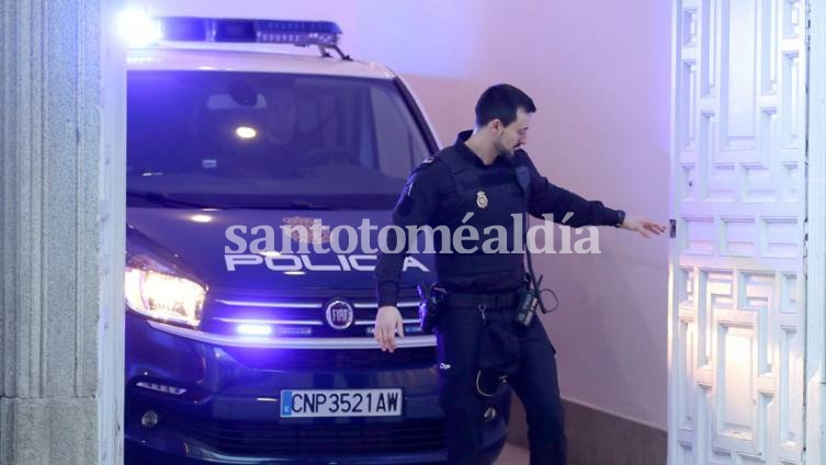 Detienen en España a tres menores acusados de torturar y matar a un hombre y subir las imágenes a Facebook