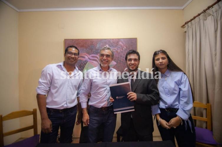 Gonzalez entregó aportes a Lalcec Santa Fe para acompañarlos en su lucha contra el cáncer
