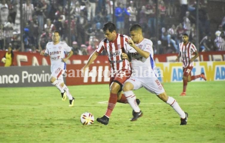 Unión empató en Tucumán con la mente en Ecuador