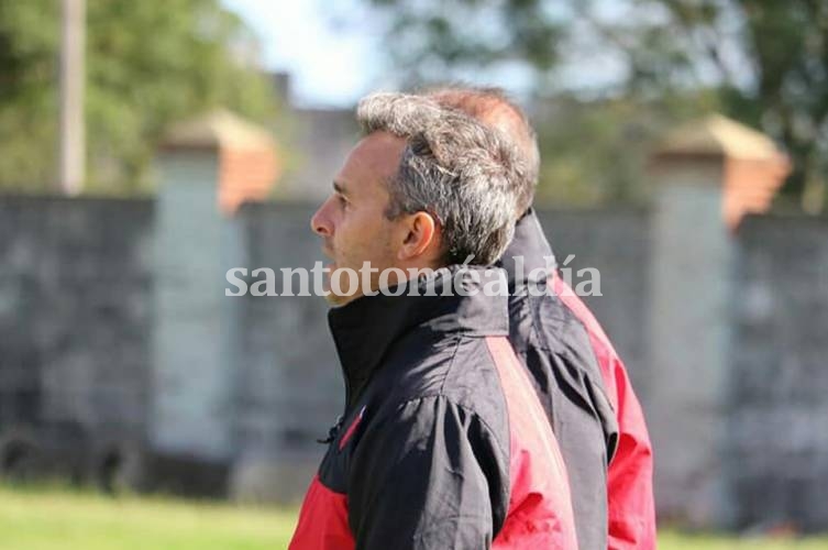 Otra sorpresa de Lavallén: probó con Zuqui en la defensa
