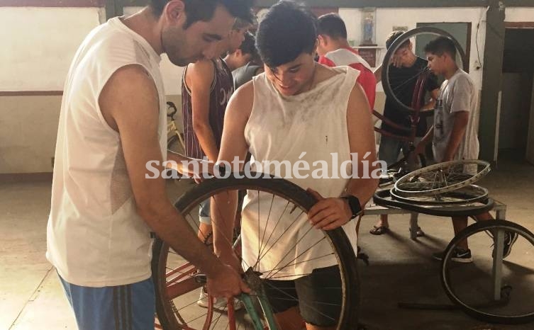 Viví tu Barrio: Está en marcha el taller gratuito de reparación de bicicletas